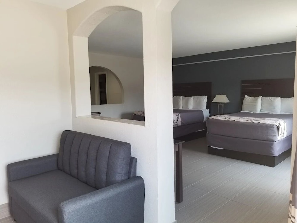 Room, 2 Double Beds, Non Smoking - Photo 13