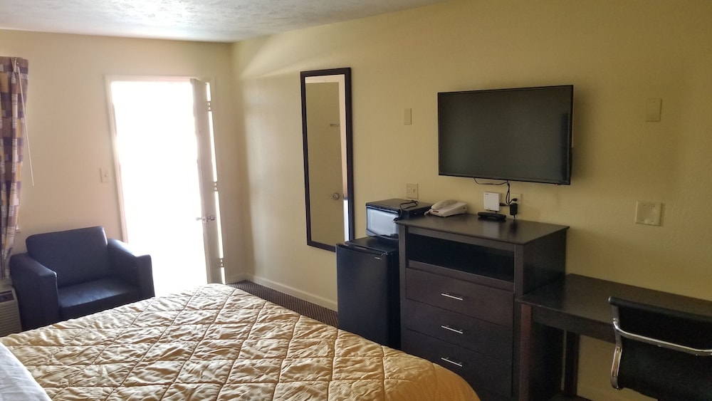Standard Room, 1 Queen Bed photo 2