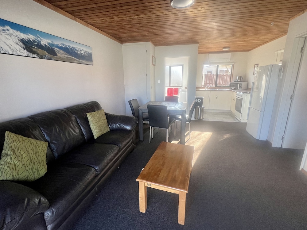 Apartment, 2 Bedrooms (Unit 4) photo 2