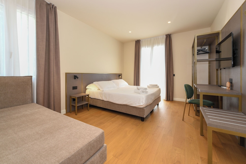 Standard Apartment, Multiple Beds, Kitchenette, Annex Building (Converts to 2 Twin Beds) - Photo 2