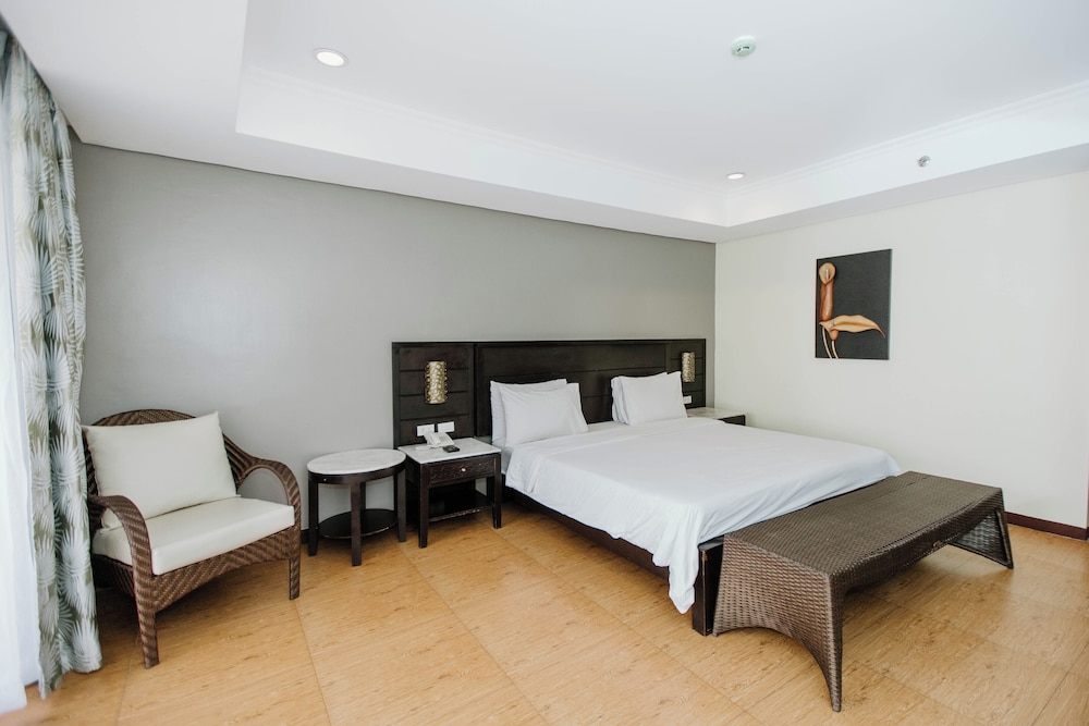 Deluxe Room, 1 King Bed, Balcony