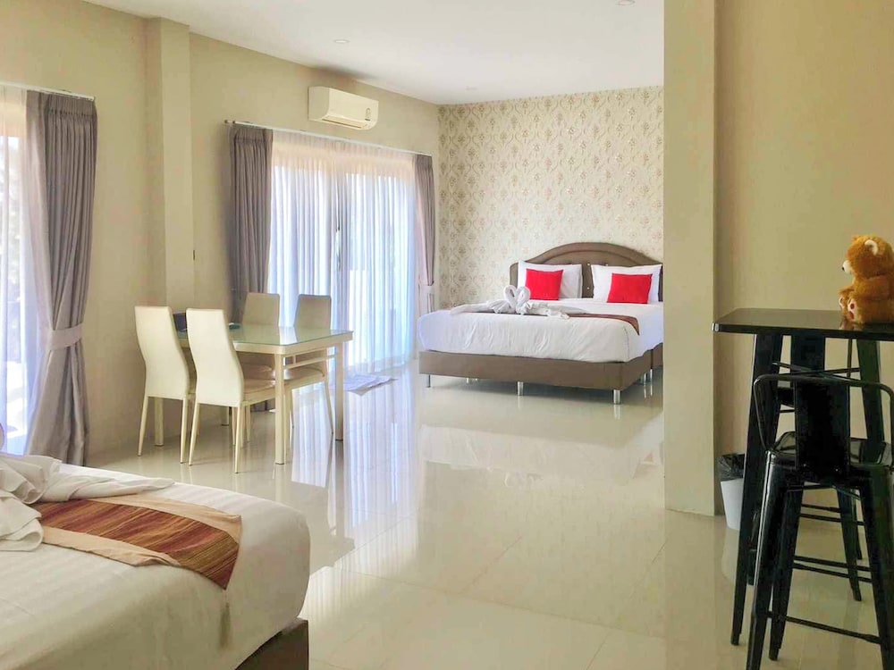 Family Double Room, Pool View