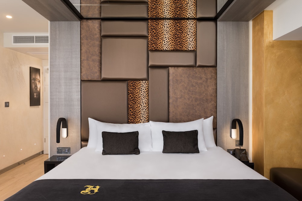 Elegant Room, Balcony