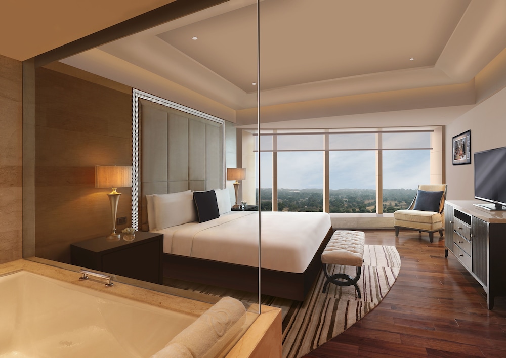 Suite, 1 Bedroom - Photo 6