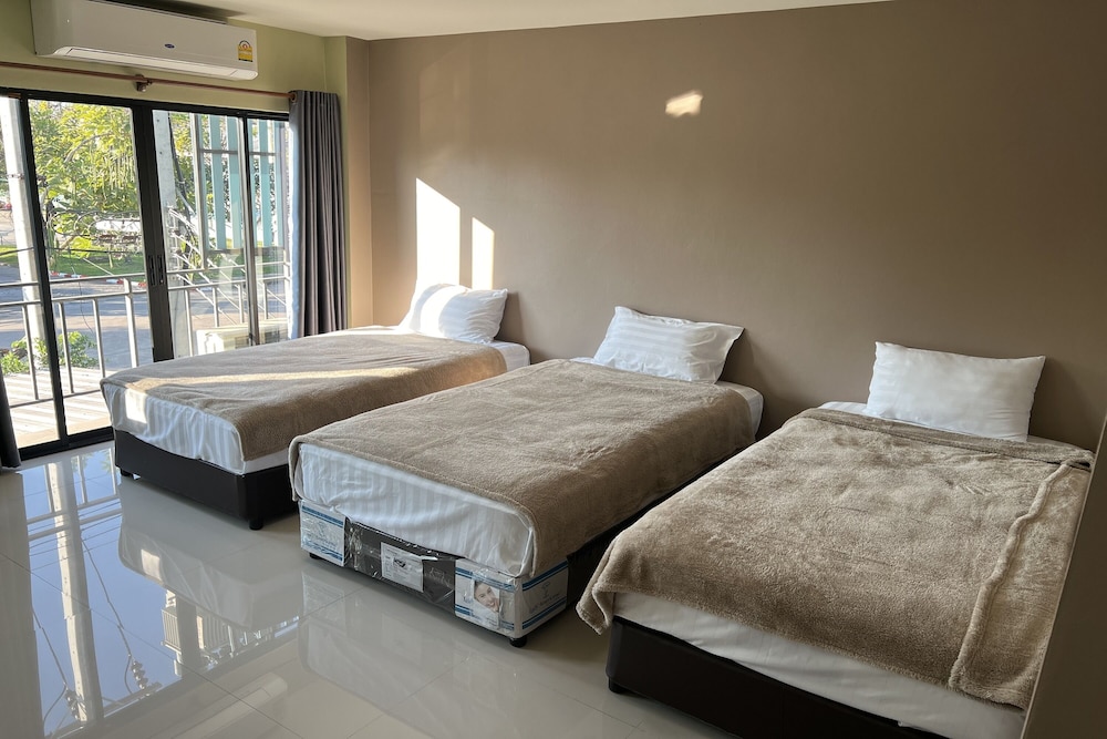 Deluxe Triple Room - Photo 1