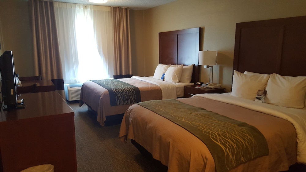 Standard Room, 2 Queen Beds, Non Smoking - Photo 2
