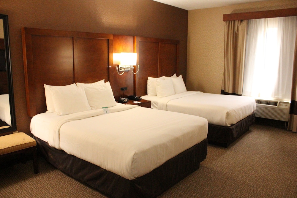 Suite, Non-Smoking, 2 Queen Beds with Sofa Bed - Photo 12