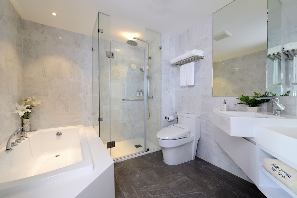 Deluxe Room, City View - Photo 10