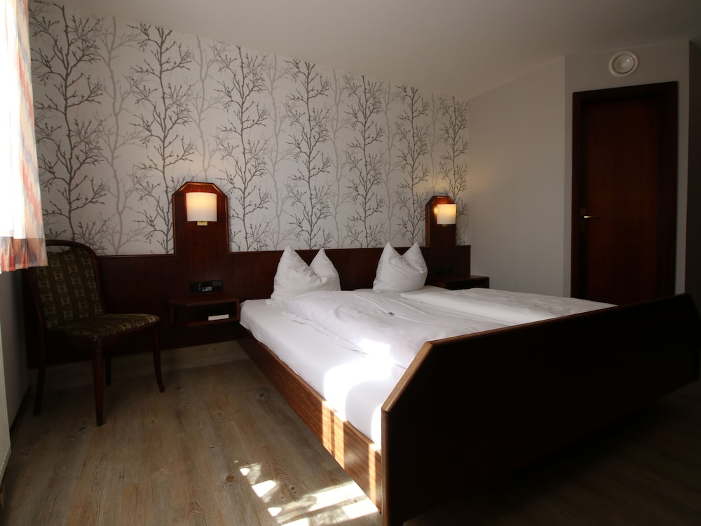 Comfort  Room B  main building photo 3