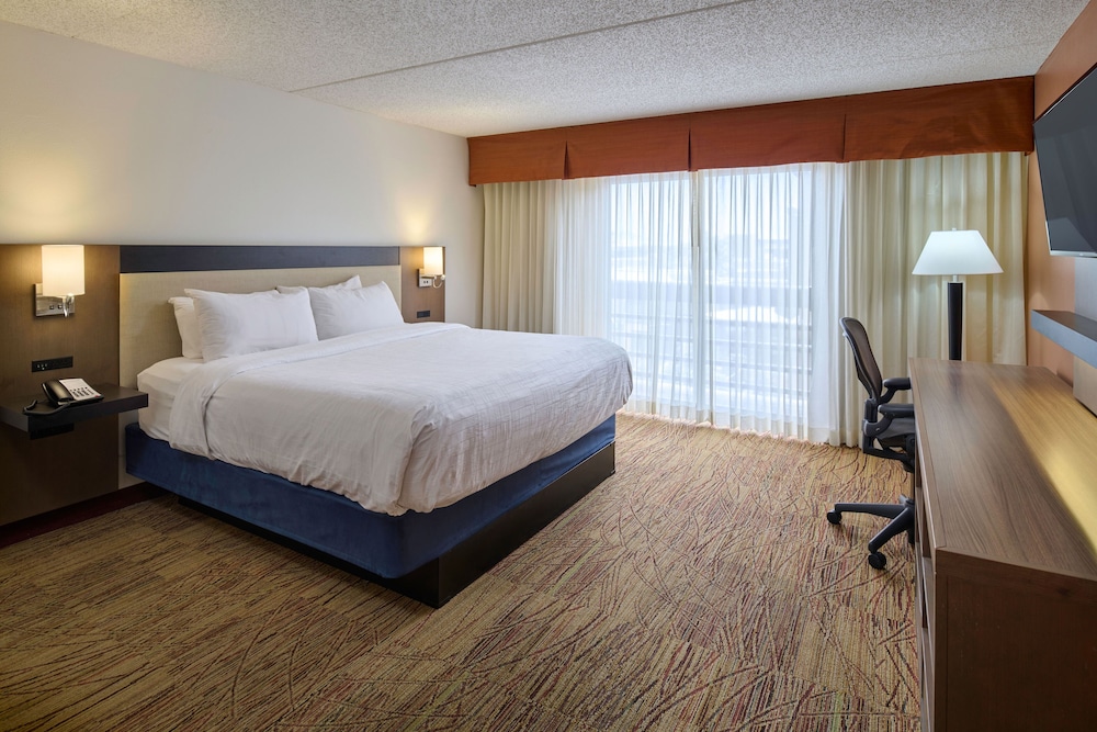 Suite, 1 King Bed with Sofa bed, Tower - Photo 2