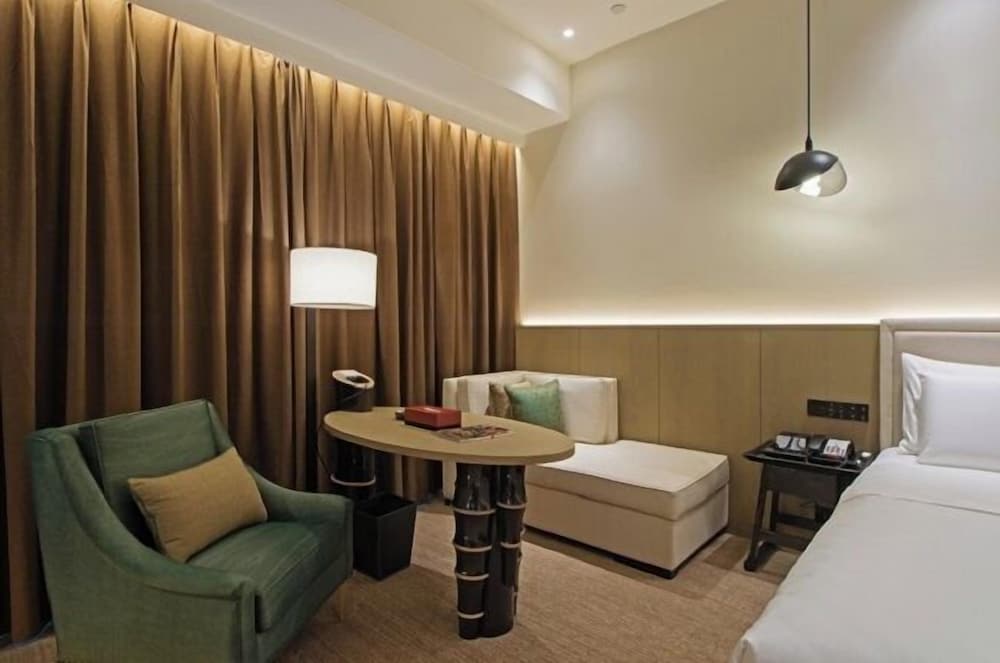 Carefree suite, 1 King Bed photo 3