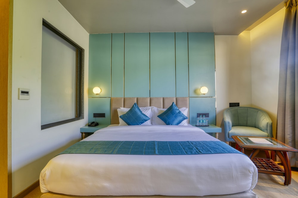 Executive Room - Photo 6