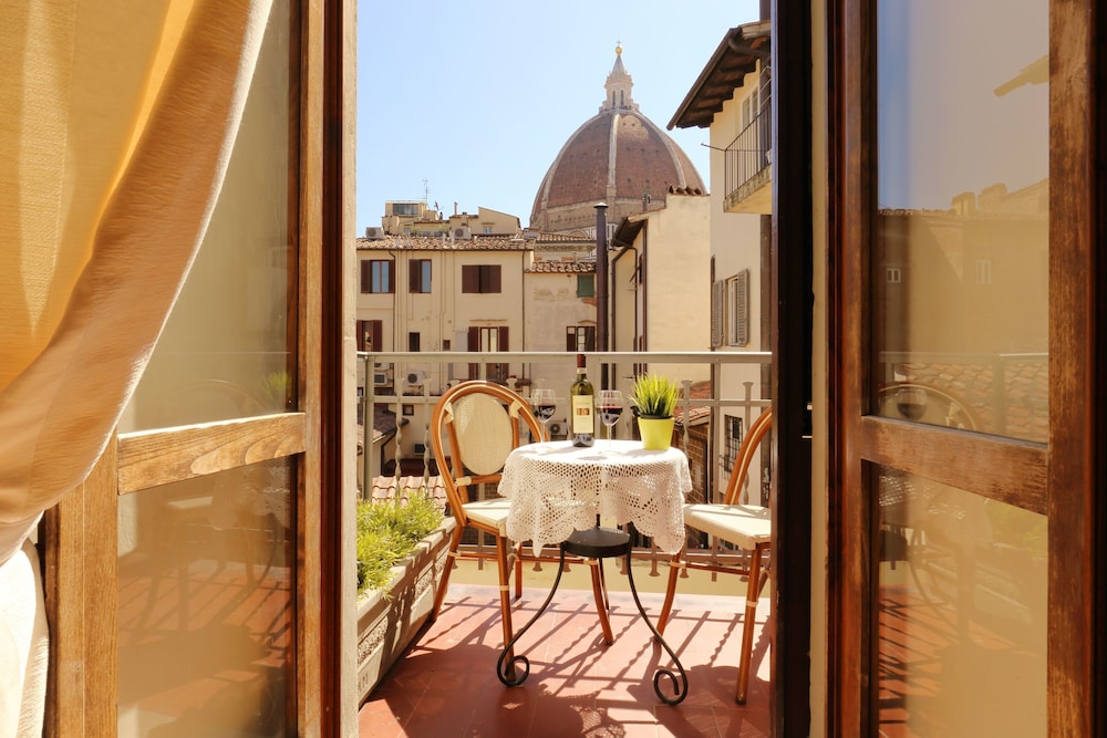 Superior Double Room, Private Bathroom (Duomo view) photo 2