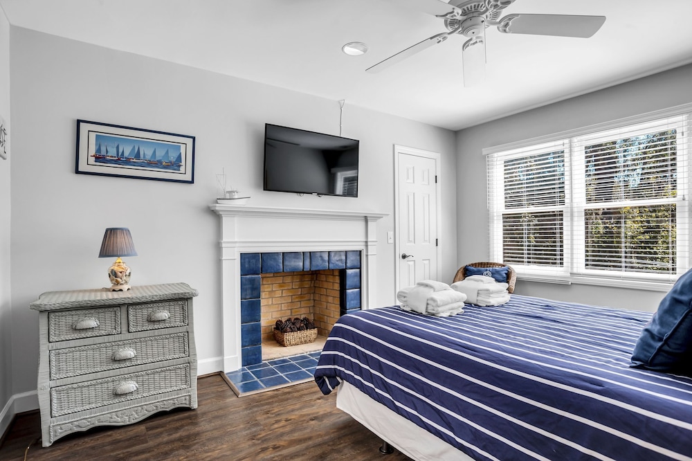 House, Multiple Beds, Kitchen, Pool View (19 Bald Eagle West)