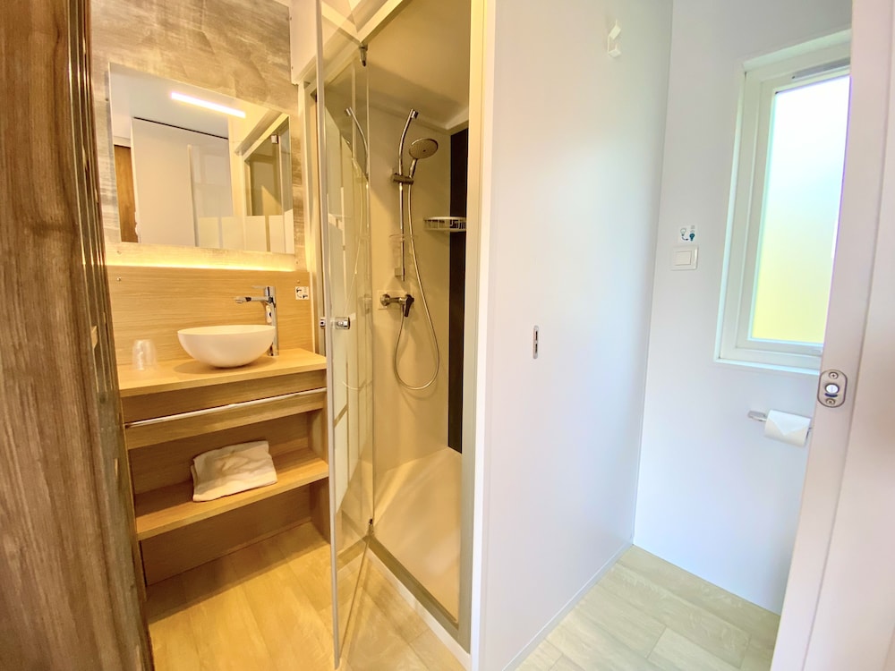 Deluxe Mobile Home photo 2