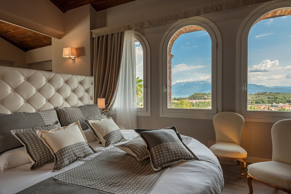 Romantic Studio Suite photo 2