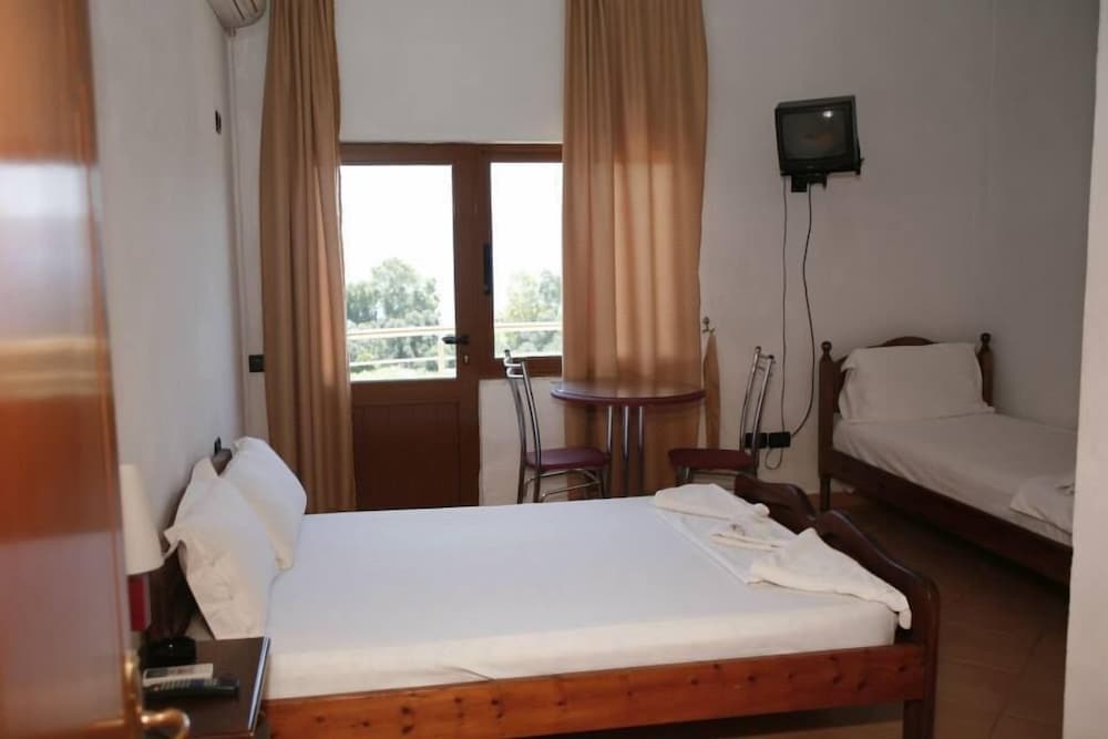 Basic Triple Room, Beach View