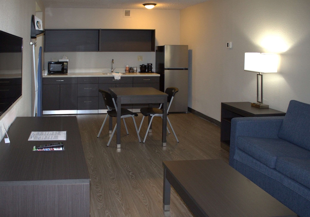 Suite, Multiple Beds, Non Smoking photo 3