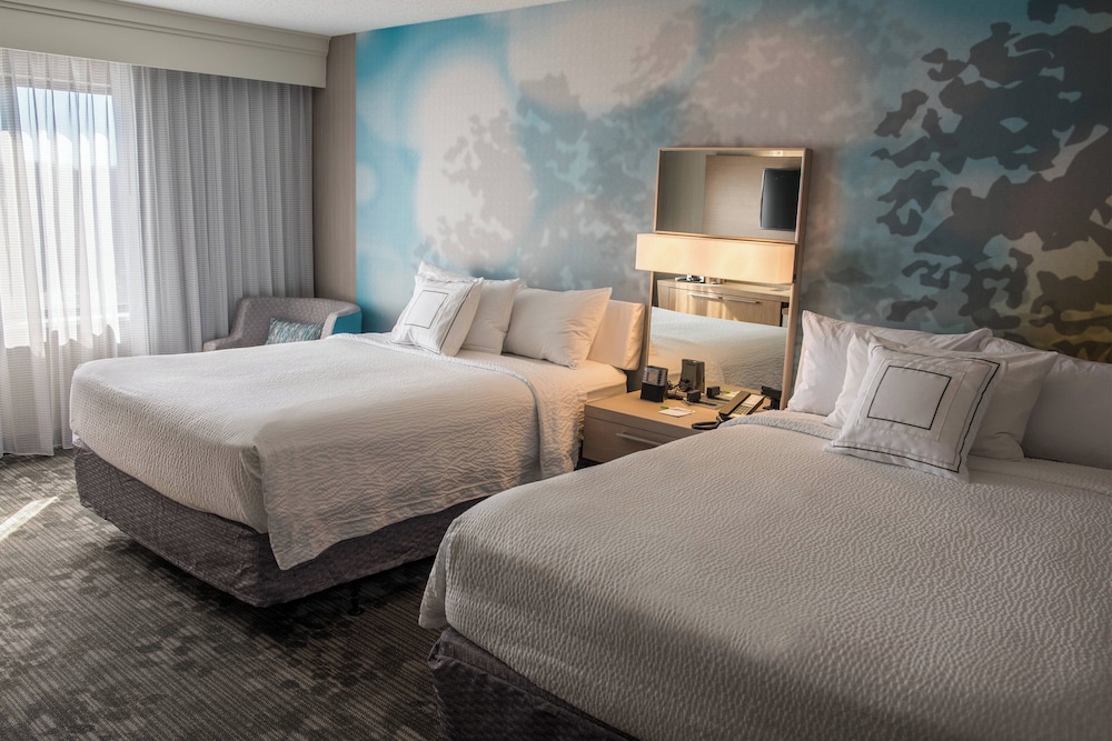 Room, 2 Queen Beds (Mobility/Hearing Accessible, Tub) - Photo 3