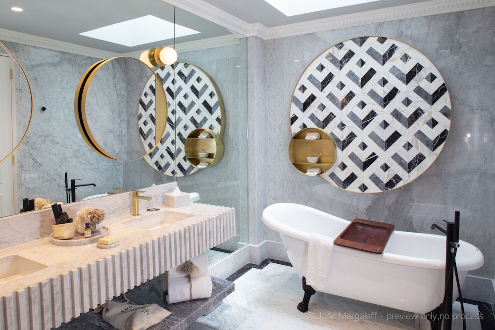 Deluxe Junior Suite - Photo 3