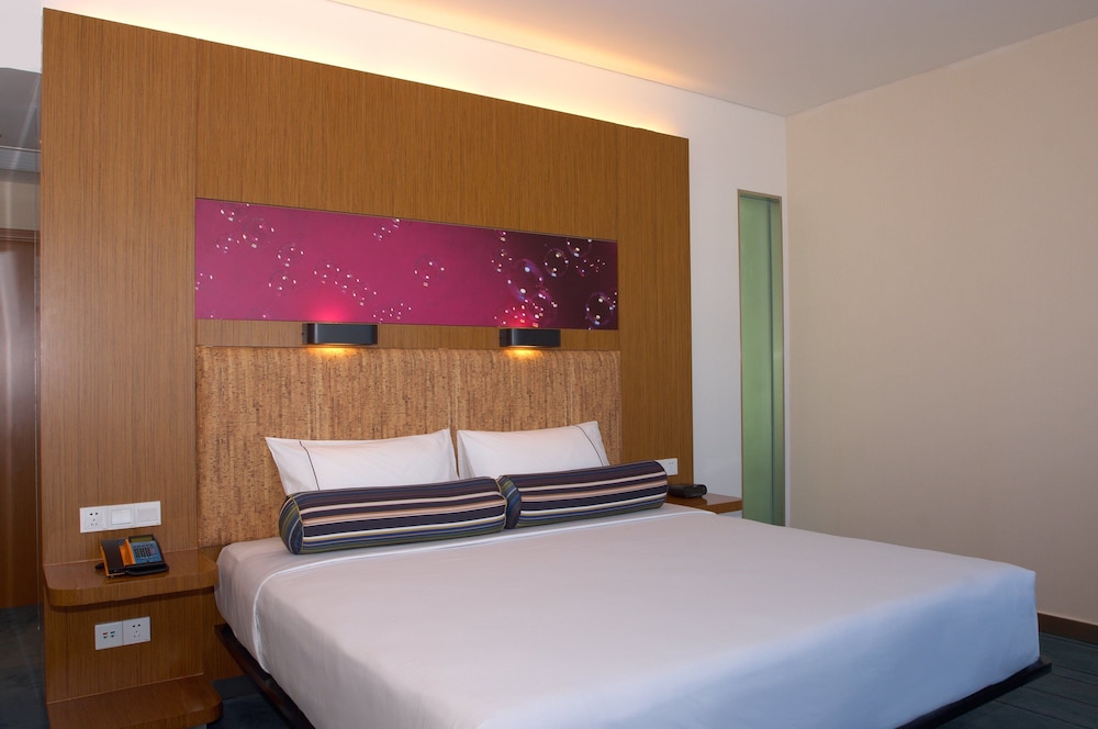 Room, 1 King Bed, City View