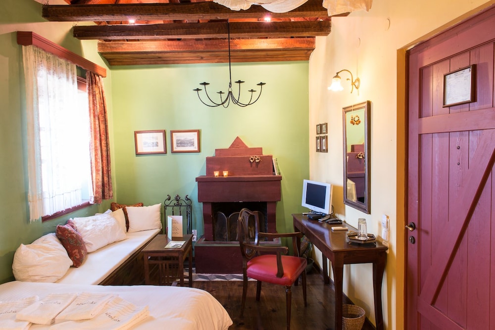 Standard Double Room, Fireplace photo 3