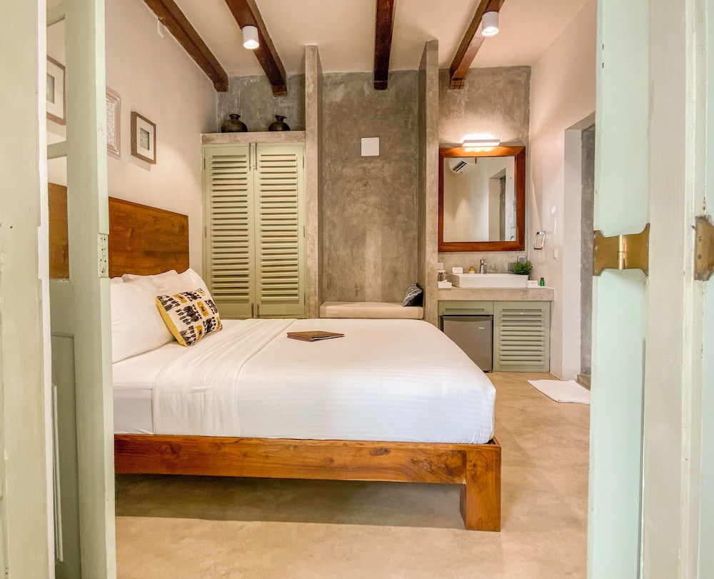 Standard Double Room, 1 Queen Bed, Courtyard Area photo 2
