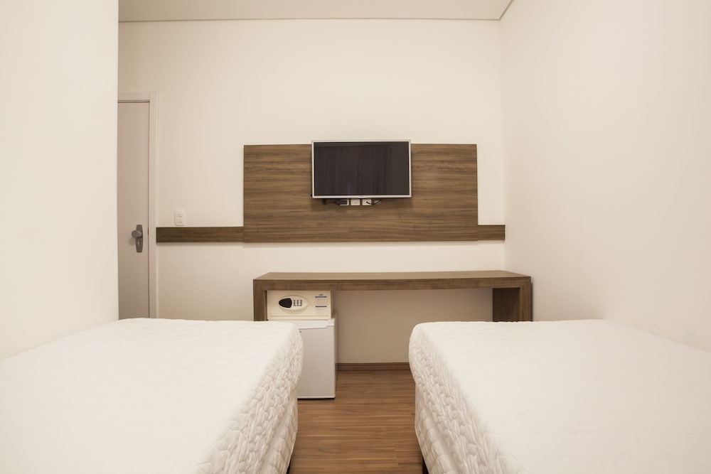 Economy Twin Room, 2 Twin Beds photo 3