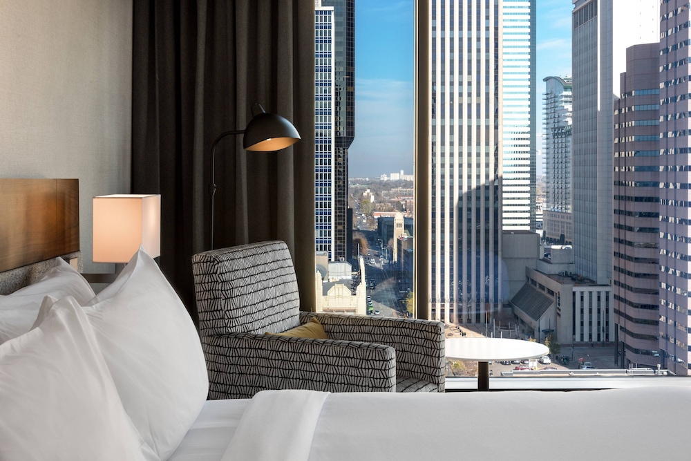 Room, 1 King Bed, City View, Corner