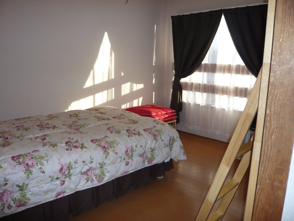Basic Tripleroom, Bunk Bed, Shared Bath, Non Smoking photo 2