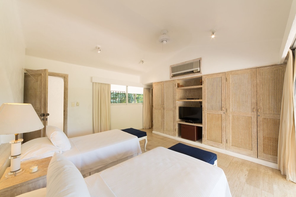 Luxury Villa, 5 Bedrooms, Partial Ocean View photo 3