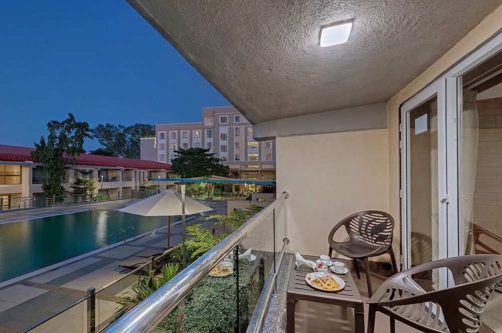 Winter Green Premium Pool View Room