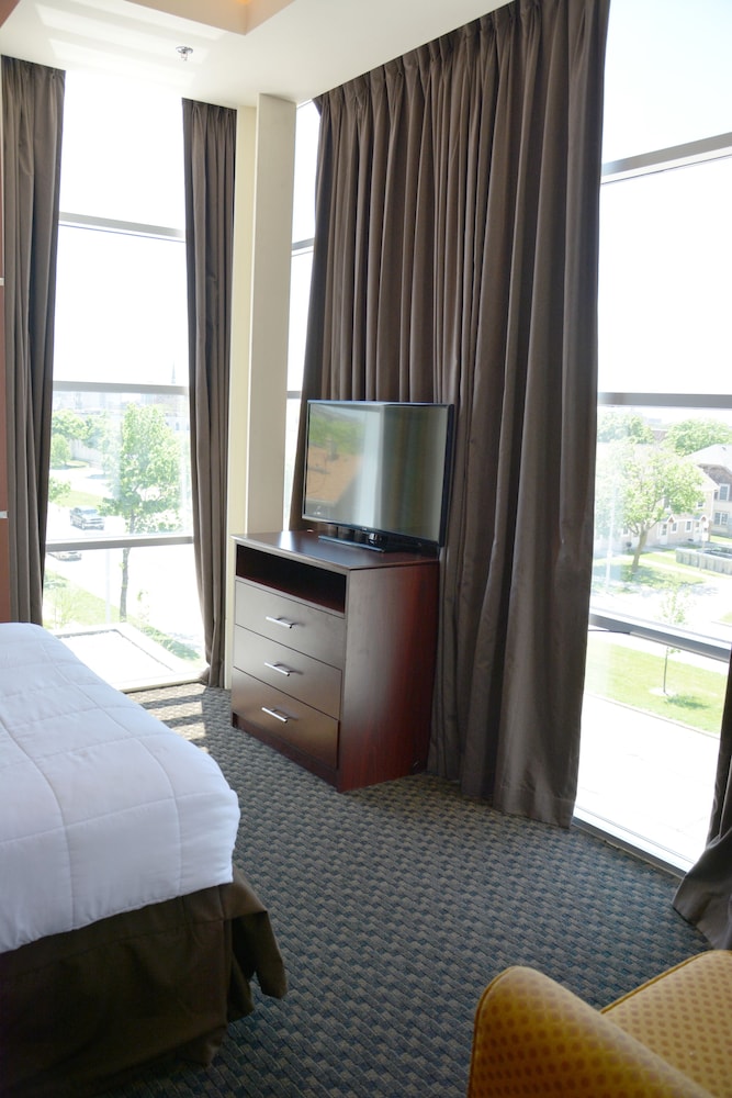 Suite, 1 Bedroom, Non Smoking (3 Queen Beds) - Photo 3