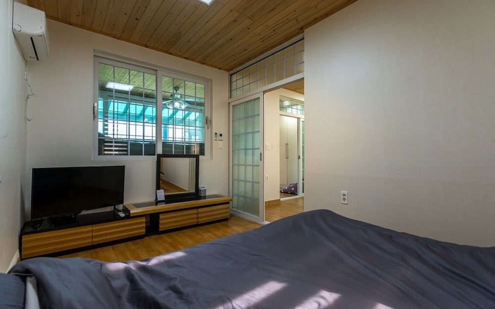 Room (1 PM)
