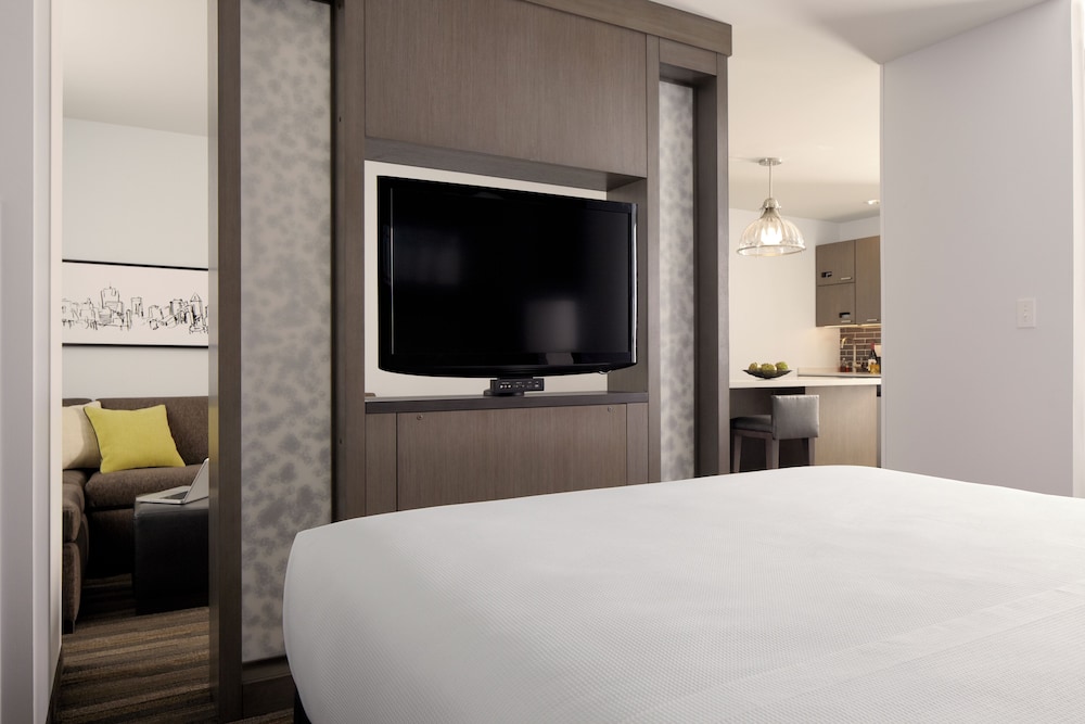 Room, 1 King Bed (Den)