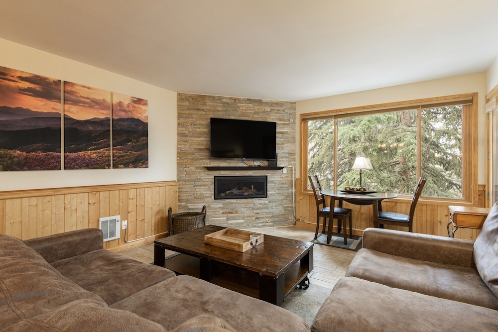 Condo, 2 Bedrooms
