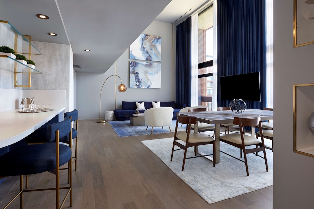 Mississauga One Bedroom Suite thumbnail 5