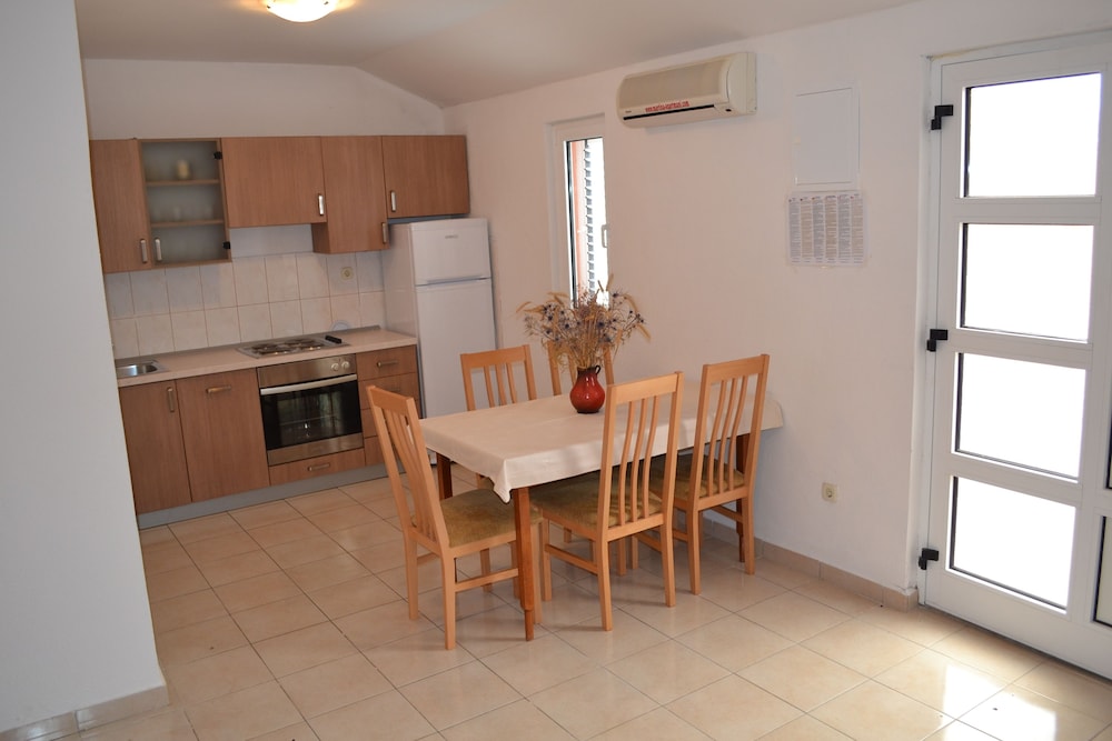 Apartment, 2 Bedrooms, Balcony (3)