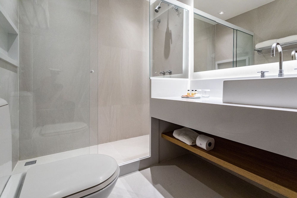Deluxe Triple Room thumbnail 6