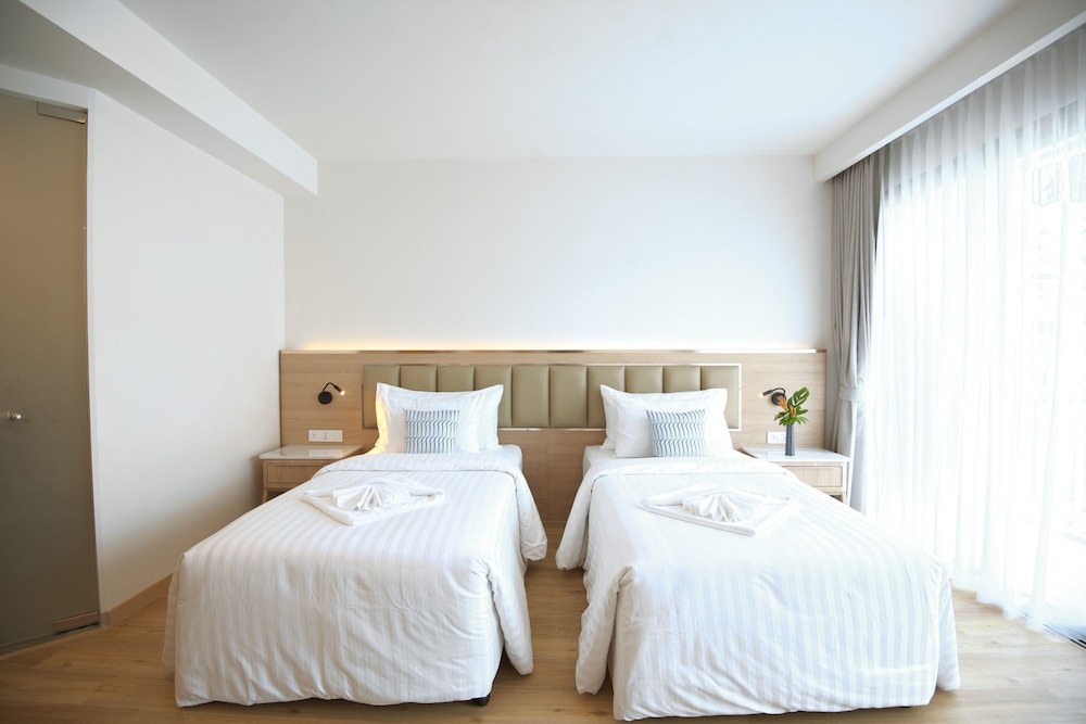 Premier Double or Twin Room, Pool View - Photo 3