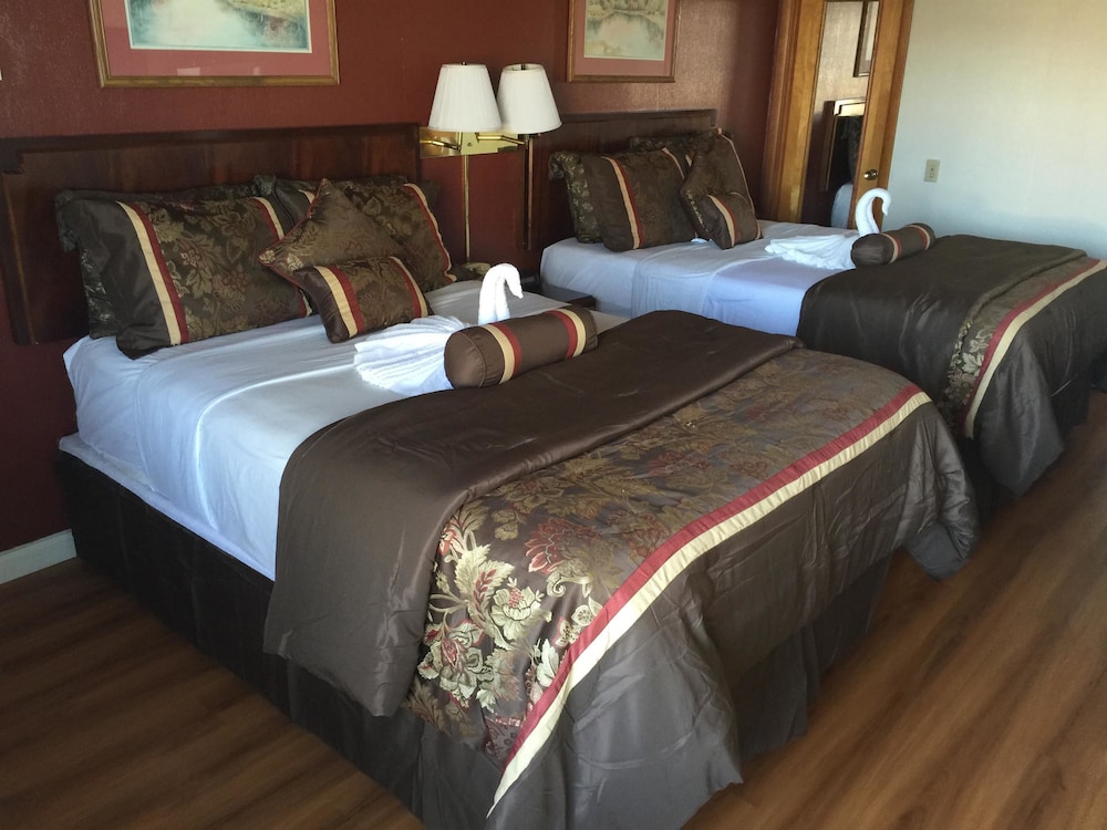 Room, 2 Double Beds, Non Smoking - Photo 3