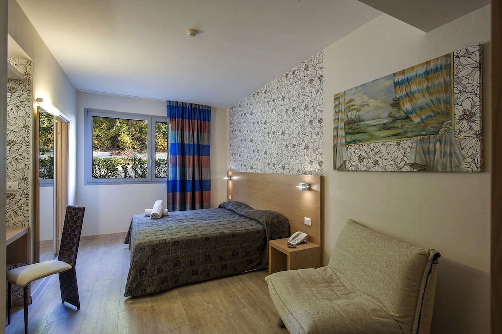 Standard Double Room - Photo 3