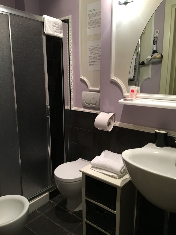 Deluxe Double Room, Private Bathroom photo 3