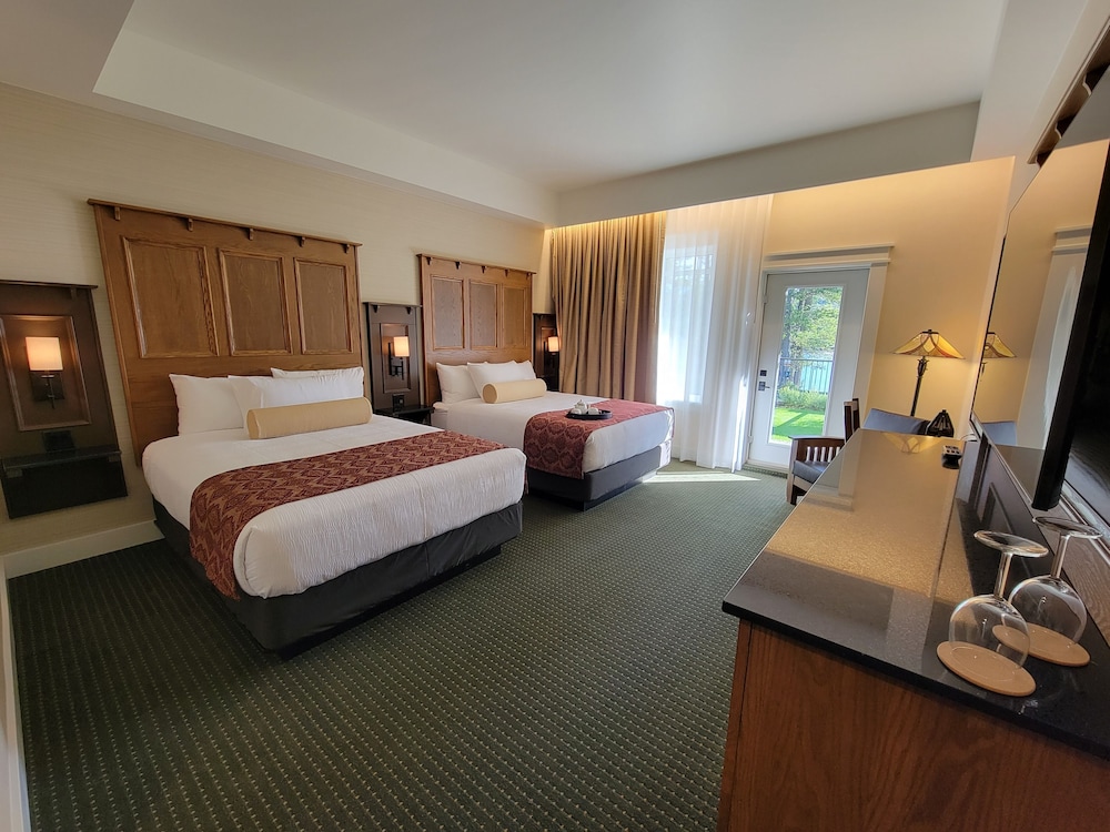 Deluxe Double Room, 2 Queen Beds, Lake View