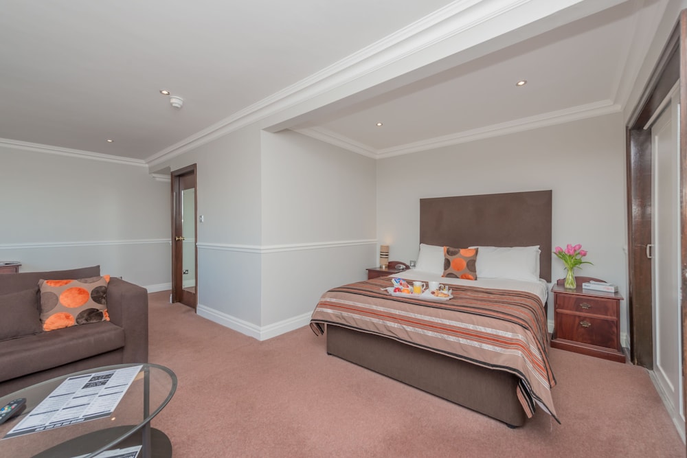 Suite, 1 King Bed, Non Smoking (with Sofabed) - Photo 6