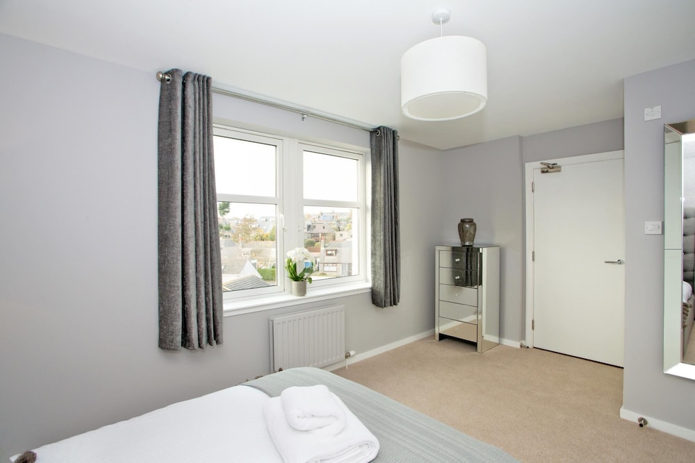 Modern Apartment Near River Dee and Aberdeen City, Photo 4