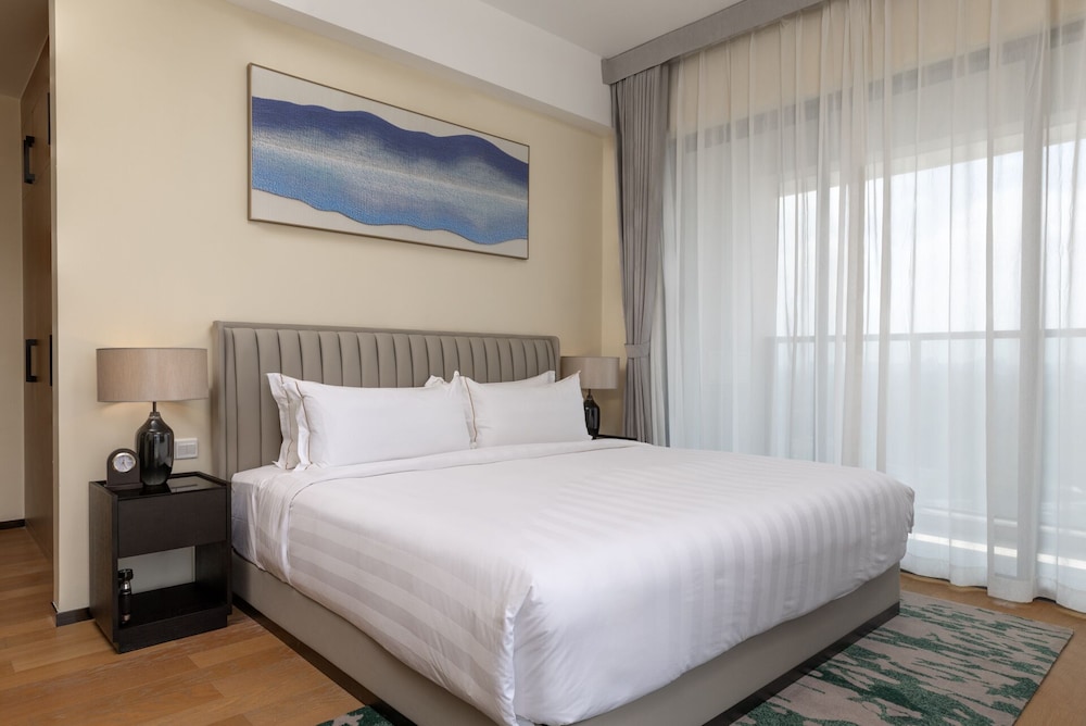 One Bedroom Deluxe Suite King photo 2