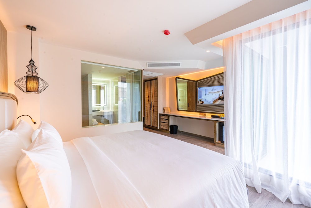 Premier King Bed Room - Photo 10