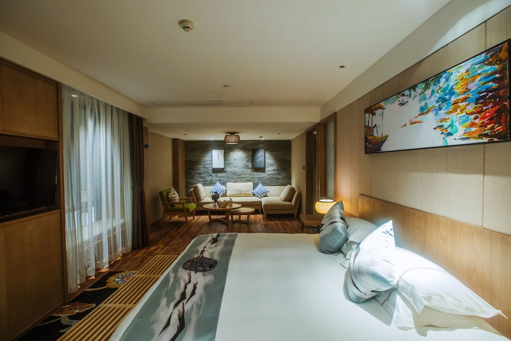 Deluxe King Room photo 1