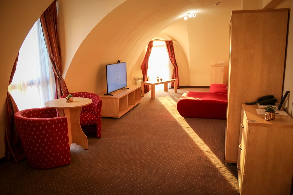 Family Room, 1 Queen Bed, City View photo 1
